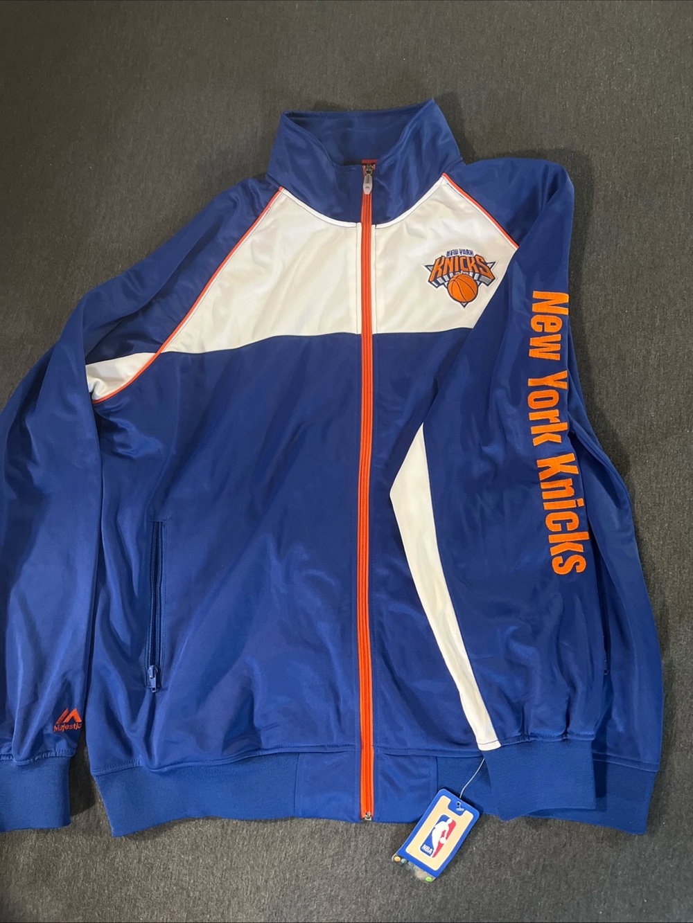 NWT New York Knicks Zipper warmup. Majestic XXL. RARE FIND! 🧡💙🔥